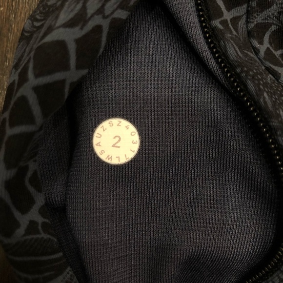 LULULEMON Patterned 25” Leggings - Picture 4 of 5